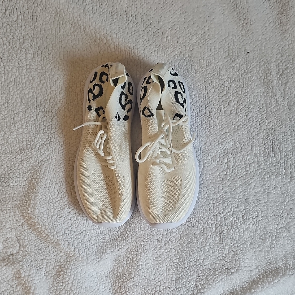 Cream Knit Sneakers with Leopard Print‎